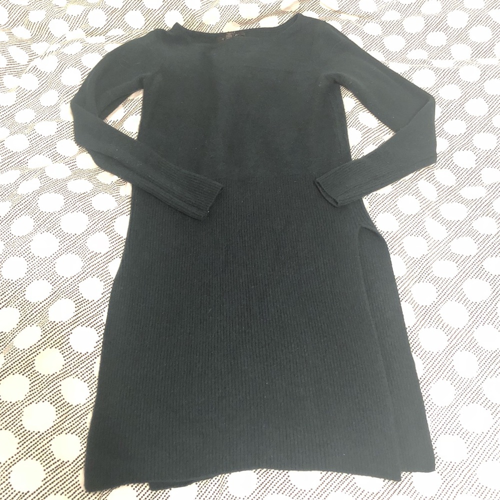 TAHARI cashmere green tunic